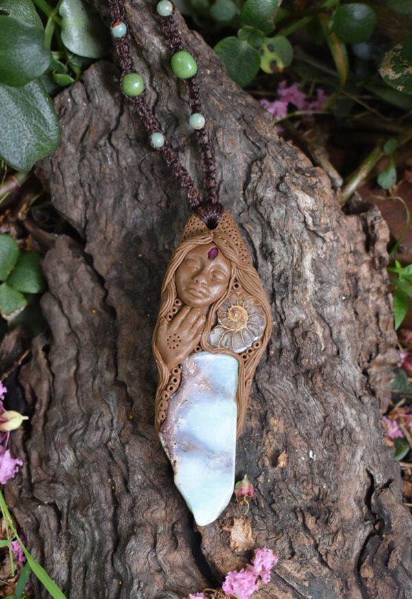 Chrysoprase Goddess with Ammonite - Image 2